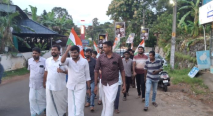 ആരോഗ്യ മന്ത്രിയുടെ രാജിക്കായി കവിയൂരിലും യൂത്ത് കോൺഗ്രസ് പ്രതിഷേധം ആരോഗ്യ മന്ത്രിയുടെ രാജിക്കായി കവിയൂരിലും യൂത്ത് കോൺഗ്രസ് പ്രതിഷേധം