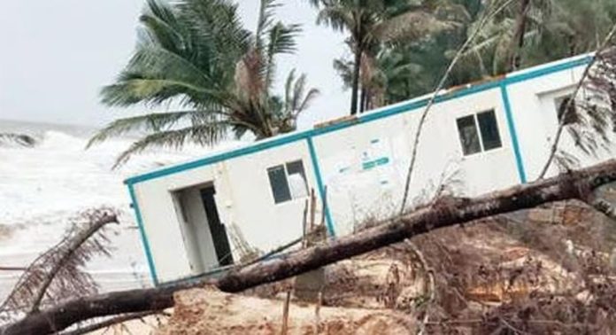 മഞ്ചേശ്വരത്തെ കണ്വതീർഥ ബീച്ച് കടലേറ്റത്തിൽ നിലംപരിശായി മഞ്ചേശ്വരത്തെ കണ്വതീർഥ ബീച്ച് കടലേറ്റത്തിൽ നിലംപരിശായി