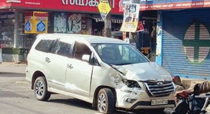 ഏഴംകുളം കവലയിൽ അപകടങ്ങള് തുടര്ക്കഥയാകുന്നു ഏഴംകുളം കവലയിൽ അപകടങ്ങള് തുടര്ക്കഥയാകുന്നു