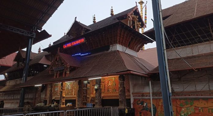ഗുരുവായൂർ ദേവസ്വം ബോർഡിലെ വിവിധ തസ്തികകളിലേക്ക് ദേവസ്വം ബോർഡ് നടത്തുന്ന റിക്രൂട്ട്മെന്റ് നിർത്തിവെക്കാൻ സുപ്രീം കോടതി ഗുരുവായൂർ ദേവസ്വം ബോർഡിലെ വിവിധ തസ്തികകളിലേക്ക് ദേവസ്വം ബോർഡ് നടത്തുന്ന റിക്രൂട്ട്മെന്റ് നിർത്തിവെക്കാൻ സുപ്രീം കോടതി
