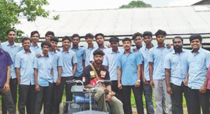 ഇലക്ട്രിക് ട്രോളി നിർമിച്ച് മല്ലപ്പള്ളി സെൻട്രൽ എൻജിനിയറിംഗ് ഇൻസ്റ്റിറ്റ്യൂട്ടിലെ വിദ്യാർഥികൾ ഇലക്ട്രിക് ട്രോളി നിർമിച്ച് മല്ലപ്പള്ളി സെൻട്രൽ എൻജിനിയറിംഗ് ഇൻസ്റ്റിറ്റ്യൂട്ടിലെ വിദ്യാർഥികൾ