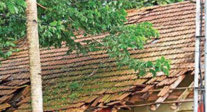 മാവേലിക്കര ഗവ. ടിടിഐ വളപ്പിലെ ഒഴിഞ്ഞ കെട്ടിടം അപകടാവസ്ഥയിൽ മാവേലിക്കര ഗവ. ടിടിഐ വളപ്പിലെ ഒഴിഞ്ഞ കെട്ടിടം അപകടാവസ്ഥയിൽ