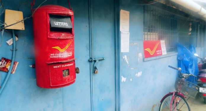 മലപ്പുറം തിരുവാലിയിൽ തപാൽ ഉരുപ്പടികൾ തോട്ടിൽ ഒലിച്ചു വന്ന നിലയിൽ കണ്ടെത്തി മലപ്പുറം തിരുവാലിയിൽ തപാൽ ഉരുപ്പടികൾ തോട്ടിൽ ഒലിച്ചു വന്ന നിലയിൽ കണ്ടെത്തി