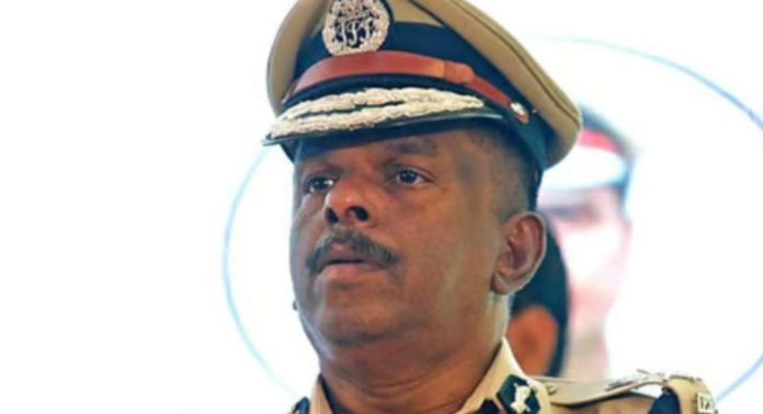 എം ആര് അജിത്കുമാറിൻ്റെ ശബരിമലയിലെ ട്രാക്ടർ യാത്ര: ഡിജിപിക്ക് റിപ്പോര്ട്ട് കൈമാറി പത്തനംതിട്ട എസ് പി എം ആര് അജിത്കുമാറിൻ്റെ ശബരിമലയിലെ ട്രാക്ടർ യാത്ര: ഡിജിപിക്ക് റിപ്പോര്ട്ട് കൈമാറി പത്തനംതിട്ട എസ് പി