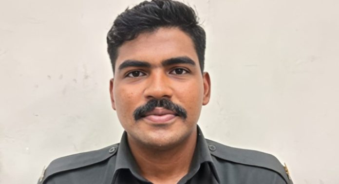 കാണാതായ മലയാളി സൈനികന്റെ ദൃശ്യങ്ങൾ സിസിടിവിയിൽ പതിഞ്ഞു കാണാതായ മലയാളി സൈനികന്റെ ദൃശ്യങ്ങൾ സിസിടിവിയിൽ പതിഞ്ഞു
