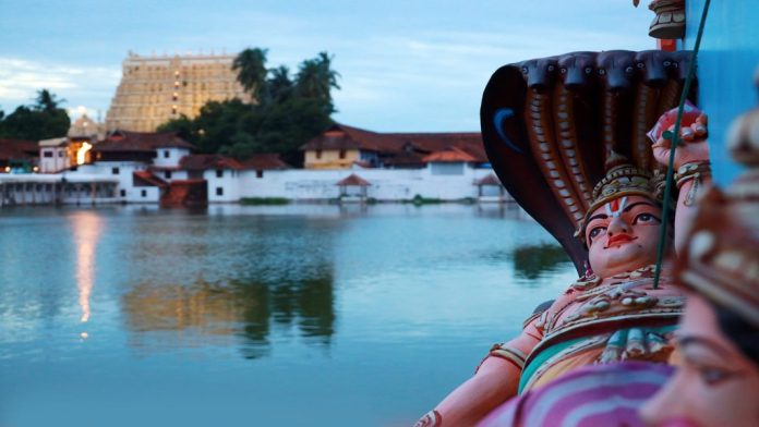 മെറ്റാ ഗ്ലാസ് ധരിച്ച് പത്മനാഭസ്വാമി ക്ഷേത്രത്തിലെത്തിയ ആൾ കസ്റ്റഡിയിൽ മെറ്റാ ഗ്ലാസ് ധരിച്ച് പത്മനാഭസ്വാമി ക്ഷേത്രത്തിലെത്തിയ ആൾ കസ്റ്റഡിയിൽ