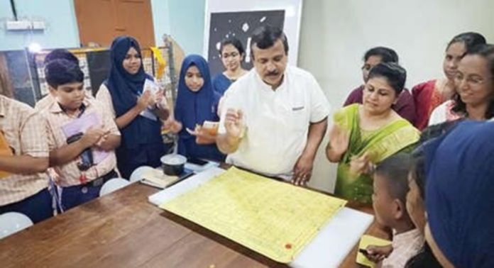 ചുങ്കപ്പാറ സെയ്ന്റ് ജോർജസ് ഹൈസ്കൂൾ സയൻസ് ക്ലബ്ബ് ചാന്ദ്രദിനാഘോഷം നടത്തി ചുങ്കപ്പാറ സെയ്ന്റ് ജോർജസ് ഹൈസ്കൂൾ സയൻസ് ക്ലബ്ബ് ചാന്ദ്രദിനാഘോഷം നടത്തി