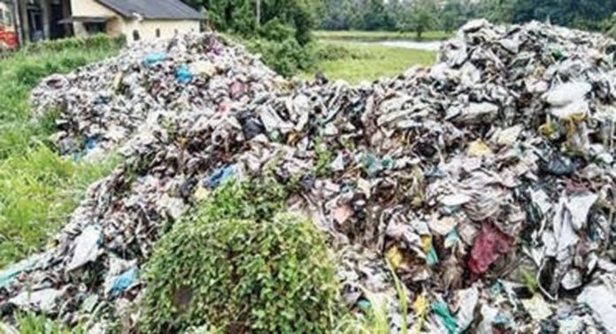മുട്ടാർ നീർച്ചാലിൽ നിന്നെടുത്ത മാലിന്യം ക്ലീൻകേരള കമ്പനി നീക്കംചെയ്യും മുട്ടാർ നീർച്ചാലിൽ നിന്നെടുത്ത മാലിന്യം ക്ലീൻകേരള കമ്പനി നീക്കംചെയ്യും