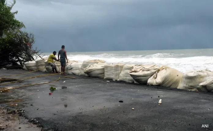 സംസ്ഥാനത്ത് വീണ്ടും ഉയർന്ന തിരമാല മുന്നറിയിപ്പ് സംസ്ഥാനത്ത് വീണ്ടും ഉയർന്ന തിരമാല മുന്നറിയിപ്പ്