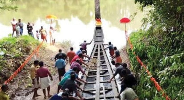 ഇടയാറന്മുള പള്ളിയോടം നീരണിഞ്ഞു ഇടയാറന്മുള പള്ളിയോടം നീരണിഞ്ഞു