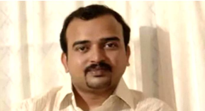 മുണ്ടക്കയം പുല്ലുപാറക്ക് സമീപം ഇരുചക്രവാഹനം അപകടത്തില്പ്പെട്ട് യാത്രക്കാരന് മരിച്ചു മുണ്ടക്കയം പുല്ലുപാറക്ക് സമീപം ഇരുചക്രവാഹനം അപകടത്തില്പ്പെട്ട് യാത്രക്കാരന് മരിച്ചു