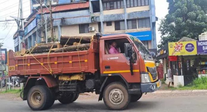 ട്രാഫിക് പോലീസുകാരനെതിരെ ഡ്രൈവറുടെ ഭീഷണിയും അസഭ്യവര്ഷവും ; ടിപ്പര് ഡ്രൈവര്ക്കെതിരേ കേസെടുത്ത് തിരുവല്ല പോലീസ് ട്രാഫിക് പോലീസുകാരനെതിരെ ഡ്രൈവറുടെ ഭീഷണിയും അസഭ്യവര്ഷവും ; ടിപ്പര് ഡ്രൈവര്ക്കെതിരേ കേസെടുത്ത് തിരുവല്ല പോലീസ്
