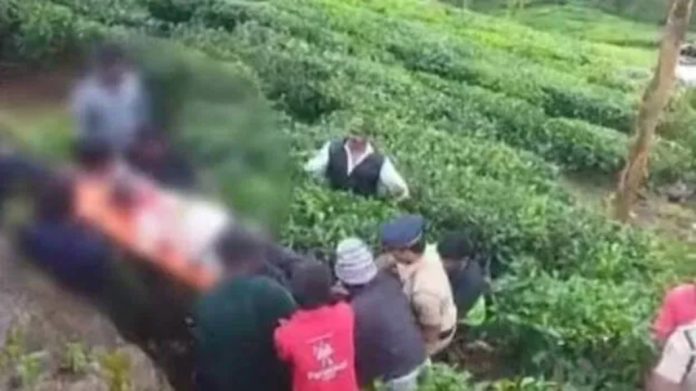 മൂന്നാറിൽ ട്രക്കിംഗ് ജീപ്പ് 50 അടി താഴ്ചയിലേക്ക് മറിഞ്ഞ് വിനോദസഞ്ചാരി മരിച്ചു മൂന്നാറിൽ ട്രക്കിംഗ് ജീപ്പ് 50 അടി താഴ്ചയിലേക്ക് മറിഞ്ഞ് വിനോദസഞ്ചാരി മരിച്ചു
