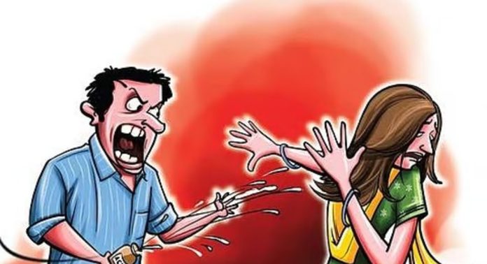 കർണാടകയിൽ 18കാരിക്ക് നേരെ ആസിഡ് ആക്രമണം ; ശേഷം തീകൊളുത്തി ജീവനൊടുക്കാൻ ശ്രമിച്ച് 22കാരൻ കർണാടകയിൽ 18കാരിക്ക് നേരെ ആസിഡ് ആക്രമണം ; ശേഷം തീകൊളുത്തി ജീവനൊടുക്കാൻ ശ്രമിച്ച് 22കാരൻ
