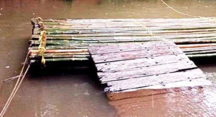 ശക്തമായ മഴ ; അടവിയിലെ കുട്ടവഞ്ചി സവാരി നിർത്തി ശക്തമായ മഴ ; അടവിയിലെ കുട്ടവഞ്ചി സവാരി നിർത്തി