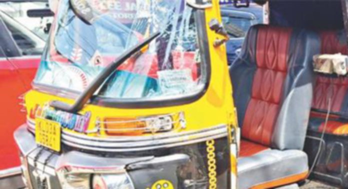 തിരുവല്ല കുരിശുകവല ജംഗ്ഷനില് രോഗിയുമായി പോയ ആംബുലൻസ് ഓട്ടോറിക്ഷയുമായി കൂട്ടിയിടിച്ചു ഉണ്ടായ അപകടത്തിൽ ഒരാൾക്ക് പരിക്ക് തിരുവല്ല കുരിശുകവല ജംഗ്ഷനില് രോഗിയുമായി പോയ ആംബുലൻസ് ഓട്ടോറിക്ഷയുമായി കൂട്ടിയിടിച്ചു ഉണ്ടായ അപകടത്തിൽ ഒരാൾക്ക് പരിക്ക്
