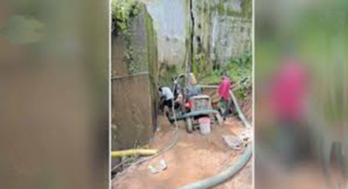 അയിരൂർ–കാഞ്ഞീറ്റുകര ജലവിതരണ പദ്ധതി : ചെളി നീക്കാൻ തുടങ്ങി അയിരൂർ–കാഞ്ഞീറ്റുകര ജലവിതരണ പദ്ധതി : ചെളി നീക്കാൻ തുടങ്ങി
