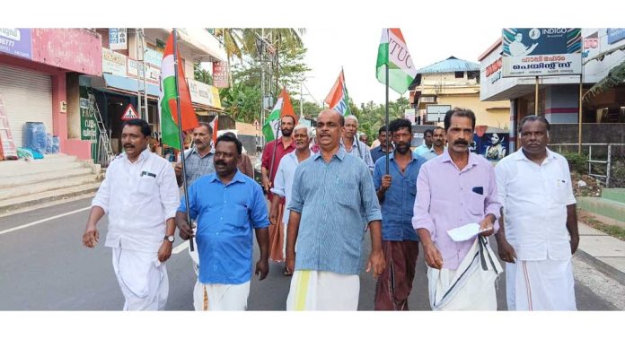 കൊടുമണ്ണിൽ പണിമുടക്ക് വിളംബര ജാഥയും യോഗവും നടത്തി കൊടുമണ്ണിൽ പണിമുടക്ക് വിളംബര ജാഥയും യോഗവും നടത്തി