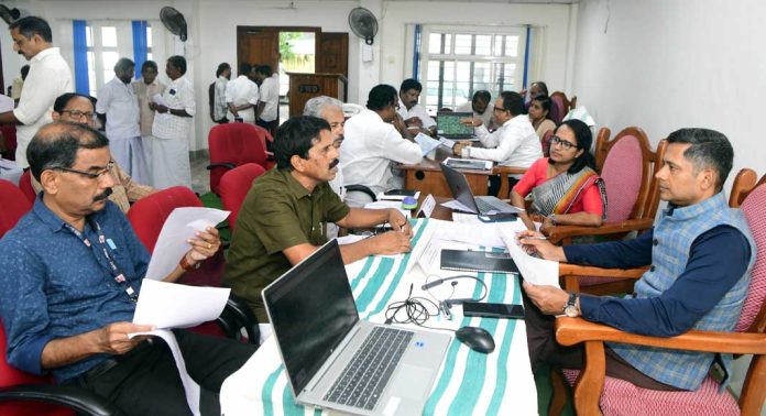 ജില്ലാ പഞ്ചായത്ത് വാര്ഡ് ഡീലിമിറ്റേഷന് കമ്മിഷന് ഹിയറിംഗ് പൂര്ത്തിയായി ജില്ലാ പഞ്ചായത്ത് വാര്ഡ് ഡീലിമിറ്റേഷന് കമ്മിഷന് ഹിയറിംഗ് പൂര്ത്തിയായി