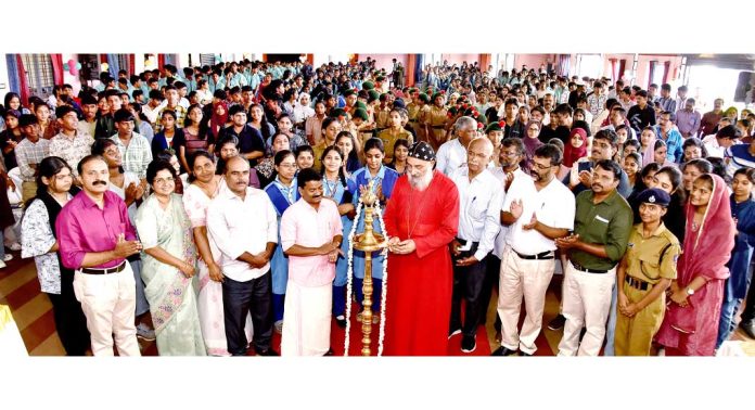 സമൂഹത്തിൽ ലഭ്യമായിരിക്കുന്ന സ്വാതന്ത്ര്യത്തിന്റെ അതിരുകളെ കുട്ടികൾ തിരിച്ചറിയുക : ഡോ. മാത്യൂസ് മാർ സെറാഫിo മെത്രാപോലീത്ത സമൂഹത്തിൽ ലഭ്യമായിരിക്കുന്ന സ്വാതന്ത്ര്യത്തിന്റെ അതിരുകളെ കുട്ടികൾ തിരിച്ചറിയുക : ഡോ. മാത്യൂസ് മാർ സെറാഫിo മെത്രാപോലീത്ത