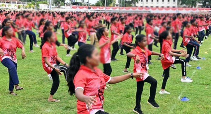 സൂംബ പരിശീലനം നൽകാനുള്ള തീരുമാനത്തെ വിമർശിച്ച് ഫേസ് ബുക്ക് പോസ്റ്റിട്ട അധ്യാപകന് കാരണം കാണിക്കൽ നോട്ടീസ് സൂംബ പരിശീലനം നൽകാനുള്ള തീരുമാനത്തെ വിമർശിച്ച് ഫേസ് ബുക്ക് പോസ്റ്റിട്ട അധ്യാപകന് കാരണം കാണിക്കൽ നോട്ടീസ്