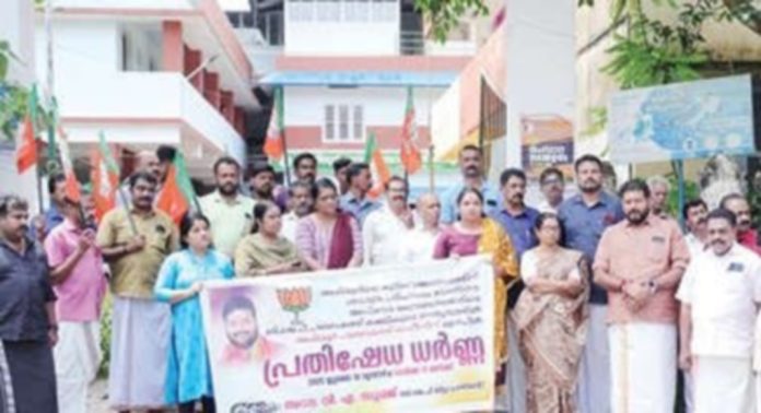 ബിജെപി അയിരൂർ പഞ്ചായത്ത് പഞ്ചായത്ത് ഓഫീസിന് മുമ്പിൽ ധർണ നടത്തി ബിജെപി അയിരൂർ പഞ്ചായത്ത് പഞ്ചായത്ത് ഓഫീസിന് മുമ്പിൽ ധർണ നടത്തി
