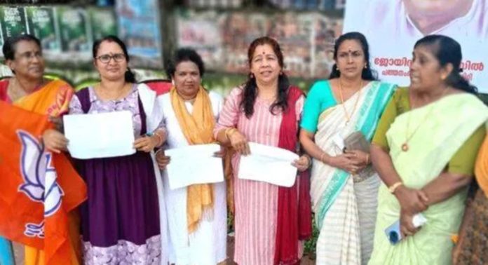 വിലക്കയറ്റം ; പത്തനംതിട്ട സിവിൽ സ്റ്റേഷന് മുന്നിൽ കഞ്ഞിവെച്ച് പ്രതിഷേധിച്ച് മഹിളാമോർച്ച പ്രവർത്തകർ വിലക്കയറ്റം ; പത്തനംതിട്ട സിവിൽ സ്റ്റേഷന് മുന്നിൽ കഞ്ഞിവെച്ച് പ്രതിഷേധിച്ച് മഹിളാമോർച്ച പ്രവർത്തകർ
