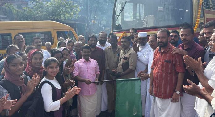 വിദ്യാർത്ഥികൾക്ക് യാത്ര സൗകര്യം ഒരുക്കുന്നതിനായി കെഎസ്ആർടിസി ബസ് സർവീസ് ചാത്തൻതറയിലേക്ക് നീട്ടി വിദ്യാർത്ഥികൾക്ക് യാത്ര സൗകര്യം ഒരുക്കുന്നതിനായി കെഎസ്ആർടിസി ബസ് സർവീസ് ചാത്തൻതറയിലേക്ക് നീട്ടി