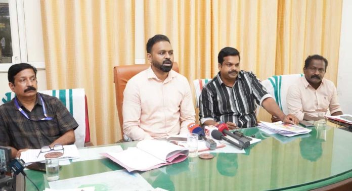 കോന്നി ചെങ്കുളം പാറമടയിൽ വിവിധ വകുപ്പുകളുടെ നേതൃത്വത്തിൽ പരിശോധന നടത്തുവാൻ യോഗ തീരുമാനം കോന്നി ചെങ്കുളം പാറമടയിൽ വിവിധ വകുപ്പുകളുടെ നേതൃത്വത്തിൽ പരിശോധന നടത്തുവാൻ യോഗ തീരുമാനം