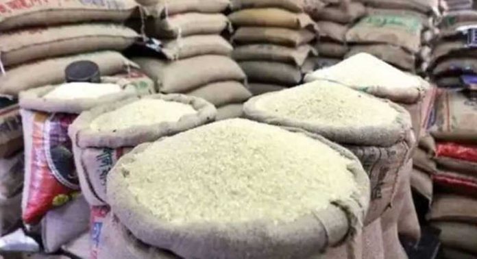 ആദിവാസി ജനവിഭാഗങ്ങള്ക്ക് ഭക്ഷ്യധാന്യങ്ങള് വീട്ടുപടിക്കല് എത്തിച്ച് നൽകി പൊതുവിതരണ വകുപ്പിന്റെ സഞ്ചരിക്കുന്ന റേഷന്കട പദ്ധതി ആദിവാസി ജനവിഭാഗങ്ങള്ക്ക് ഭക്ഷ്യധാന്യങ്ങള് വീട്ടുപടിക്കല് എത്തിച്ച് നൽകി പൊതുവിതരണ വകുപ്പിന്റെ സഞ്ചരിക്കുന്ന റേഷന്കട പദ്ധതി