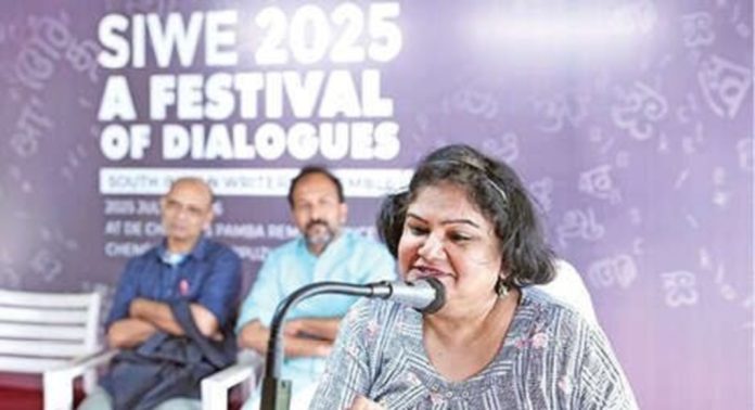 വിവാദങ്ങളല്ല, സംവാദങ്ങളാണ് ജനാധിപത്യത്തെ ശക്തിപ്പെടുത്തുന്നത് ; സവിതാ ദാമ്ലേ വിവാദങ്ങളല്ല, സംവാദങ്ങളാണ് ജനാധിപത്യത്തെ ശക്തിപ്പെടുത്തുന്നത് ; സവിതാ ദാമ്ലേ