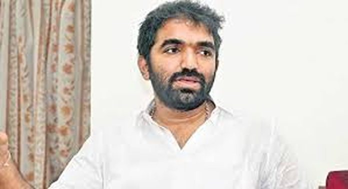മറിയ ഉമ്മനും അച്ചു ഉമ്മനും മത്സരിച്ചേക്കുമെന്ന റിപ്പോര്ട്ടുകള് തള്ളി ചാണ്ടി ഉമ്മന് എംഎല്എ മറിയ ഉമ്മനും അച്ചു ഉമ്മനും മത്സരിച്ചേക്കുമെന്ന റിപ്പോര്ട്ടുകള് തള്ളി ചാണ്ടി ഉമ്മന് എംഎല്എ
