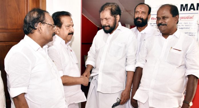 രമേശ് ചെന്നിത്തലയുടെ വാക്കത്തോണില് ചിറ്റയവും രാജു എബ്രഹാമും പങ്കെടുക്കും രമേശ് ചെന്നിത്തലയുടെ വാക്കത്തോണില് ചിറ്റയവും രാജു എബ്രഹാമും പങ്കെടുക്കും