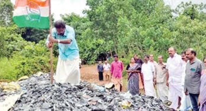 കടുവിനാൽ വലിയവിളയിൽ ഭാഗത്ത് ഇലക്ട്രോണിക് വസ്തുക്കളുടെ അവശിഷ്ടങ്ങൾ നീക്കംചെയ്യണമെന്നാവശ്യപ്പെട്ട് കോൺഗ്രസ് പ്രവർത്തകർ മാര്ച്ച് നടത്തി കടുവിനാൽ വലിയവിളയിൽ ഭാഗത്ത് ഇലക്ട്രോണിക് വസ്തുക്കളുടെ അവശിഷ്ടങ്ങൾ നീക്കംചെയ്യണമെന്നാവശ്യപ്പെട്ട് കോൺഗ്രസ് പ്രവർത്തകർ മാര്ച്ച് നടത്തി
