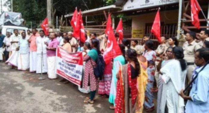 സി.പി.എമ്മിന്റെ നേതൃത്വത്തിൽ തുമ്പമൺ പഞ്ചായത്ത് ഓഫീസിലേക്ക് പ്രതിഷേധ മാർച്ചും ധർണയും നടത്തി സി.പി.എമ്മിന്റെ നേതൃത്വത്തിൽ തുമ്പമൺ പഞ്ചായത്ത് ഓഫീസിലേക്ക് പ്രതിഷേധ മാർച്ചും ധർണയും നടത്തി