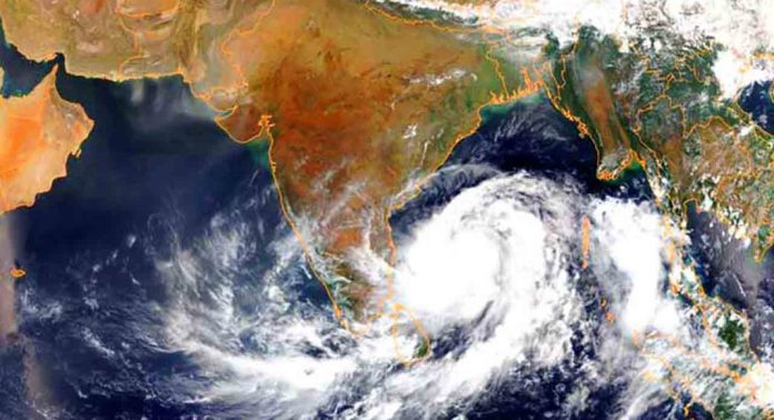 ബംഗാൾ ഉൾക്കടലിൽ പുതിയ ന്യൂനമർദ്ദം ; സംസ്ഥാനത്ത് അതീവ ജാഗ്രത മുന്നറിയിപ്പ് ബംഗാൾ ഉൾക്കടലിൽ പുതിയ ന്യൂനമർദ്ദം ; സംസ്ഥാനത്ത് അതീവ ജാഗ്രത മുന്നറിയിപ്പ്