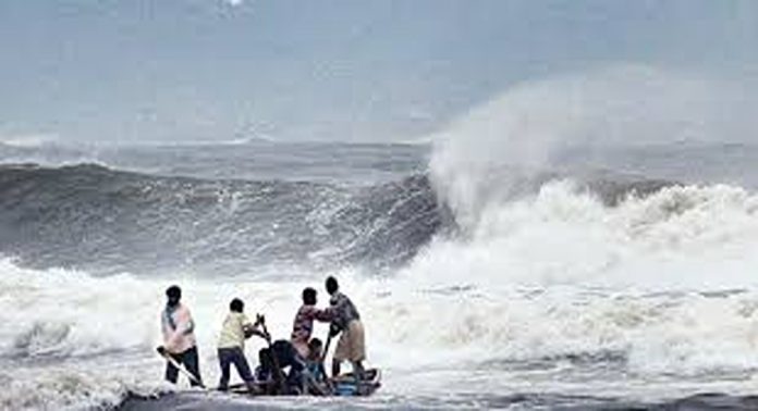 ആലപ്പുഴ, കണ്ണൂർ- കാസർഗോഡ് ജില്ലകളിലെ തീരങ്ങളിൽ ജാഗ്രത നിർദേശം ആലപ്പുഴ, കണ്ണൂർ- കാസർഗോഡ് ജില്ലകളിലെ തീരങ്ങളിൽ ജാഗ്രത നിർദേശം