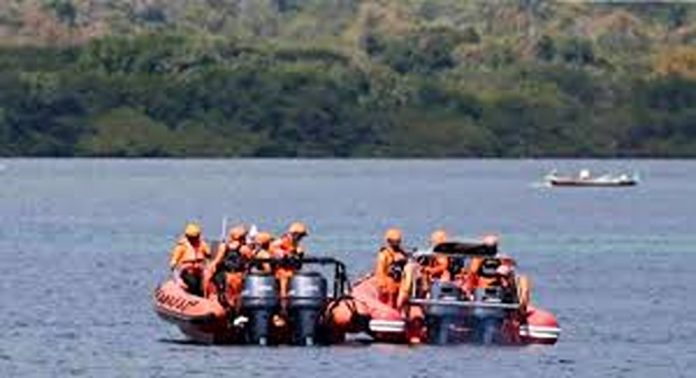 ബാലിയിൽ 65 പേരുമായി സഞ്ചരിക്കുകയായിരുന്ന ബോട്ട് കടലിൽ മുങ്ങി 4 മരണം ബാലിയിൽ 65 പേരുമായി സഞ്ചരിക്കുകയായിരുന്ന ബോട്ട് കടലിൽ മുങ്ങി 4 മരണം