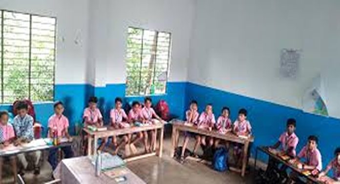 തമിഴ്നാട്ടിലെ സ്കൂളുകളിൽ പുതിയ ക്രമീകരണം ; ഇനി ബാക്ക് ബെഞ്ചേഴ്സ് ഉണ്ടാവില്ല തമിഴ്നാട്ടിലെ സ്കൂളുകളിൽ പുതിയ ക്രമീകരണം ; ഇനി ബാക്ക് ബെഞ്ചേഴ്സ് ഉണ്ടാവില്ല