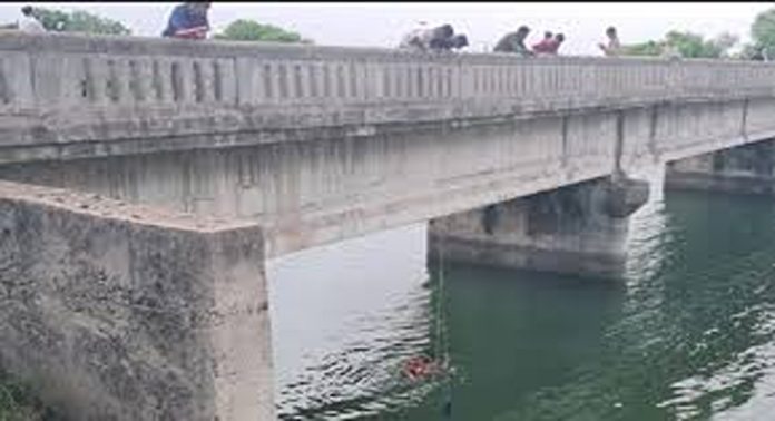 ഗുജറാത്തിൽ സുരക്ഷിതമല്ലാത്ത അഞ്ചു പാലങ്ങൾ അടച്ചു ഗുജറാത്തിൽ സുരക്ഷിതമല്ലാത്ത അഞ്ചു പാലങ്ങൾ അടച്ചു