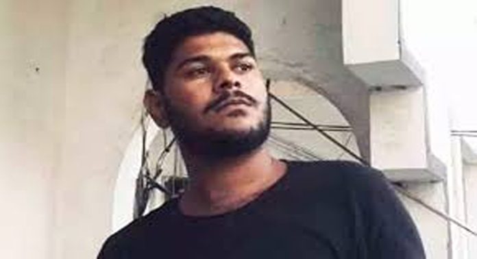 യുഎപിഎ കേസിൽ ജാമ്യം നേടി പുറത്തിറങ്ങിയിട്ടും കേരള പോലീസ് ജീവിക്കാൻ അനുവദിക്കുന്നില്ലെന്ന് അലൻ ഷുഹൈബ് യുഎപിഎ കേസിൽ ജാമ്യം നേടി പുറത്തിറങ്ങിയിട്ടും കേരള പോലീസ് ജീവിക്കാൻ അനുവദിക്കുന്നില്ലെന്ന് അലൻ ഷുഹൈബ്