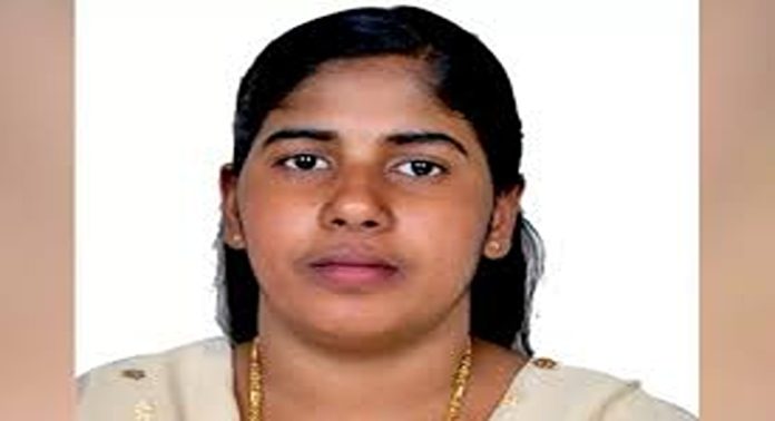 നിമിഷപ്രിയയുടെ അമ്മ യമനില് വീട്ടുതടങ്കലിലാണെന്ന വാര്ത്ത അടിസ്ഥാനരഹിതമെന്ന് കുടുംബം നിമിഷപ്രിയയുടെ അമ്മ യമനില് വീട്ടുതടങ്കലിലാണെന്ന വാര്ത്ത അടിസ്ഥാനരഹിതമെന്ന് കുടുംബം