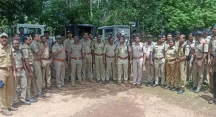 കല്ലേലി തോട്ടം, കൊക്കത്തോട് ജനവാസ മേഖലയിലിറങ്ങുന്ന ആനയെ കാട്ടിലേക്ക് ഓടിക്കാന് വനപാലക സംഘം കല്ലേലി തോട്ടം, കൊക്കത്തോട് ജനവാസ മേഖലയിലിറങ്ങുന്ന ആനയെ കാട്ടിലേക്ക് ഓടിക്കാന് വനപാലക സംഘം