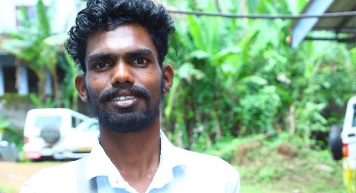 അതിദാരിദ്ര പട്ടികയില് നിന്ന് ജില്ലയില് ആദ്യമായി റവന്യൂ ഭൂമി സ്വന്തമാക്കി റാന്നി സ്വദേശി വിജീഷ് അതിദാരിദ്ര പട്ടികയില് നിന്ന് ജില്ലയില് ആദ്യമായി റവന്യൂ ഭൂമി സ്വന്തമാക്കി റാന്നി സ്വദേശി വിജീഷ്