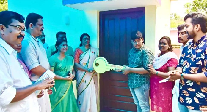 ഇലന്തൂര് ബ്ലോക്ക് പഞ്ചായത്തിലെ പട്ടികജാതി വിദ്യാര്ഥികള്ക്കുള്ള പഠനമുറി ഉദ്ഘാടനവും താക്കോല് കൈമാറ്റവും നടത്തി ഇലന്തൂര് ബ്ലോക്ക് പഞ്ചായത്തിലെ പട്ടികജാതി വിദ്യാര്ഥികള്ക്കുള്ള പഠനമുറി ഉദ്ഘാടനവും താക്കോല് കൈമാറ്റവും നടത്തി