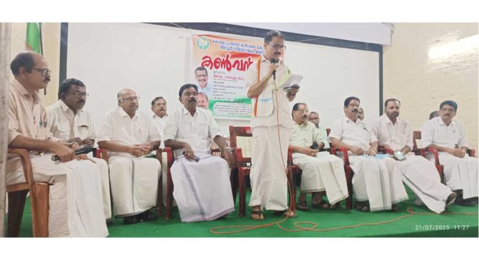 കേരളം കണ്ട ഏറ്റവും കഴിവ് കെട്ട കൃഷിമന്ത്രിയാണ് പി പ്രസാദ് എന്ന് അഡ്വ. പഴകുളം മധു കേരളം കണ്ട ഏറ്റവും കഴിവ് കെട്ട കൃഷിമന്ത്രിയാണ് പി പ്രസാദ് എന്ന് അഡ്വ. പഴകുളം മധു
