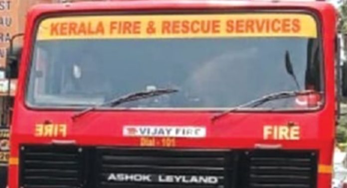 അടൂരില് കനാലിൽ വീണ പശുവിനെ അഗ്നി രക്ഷാസേന രക്ഷപെടുത്തി അടൂരില് കനാലിൽ വീണ പശുവിനെ അഗ്നി രക്ഷാസേന രക്ഷപെടുത്തി