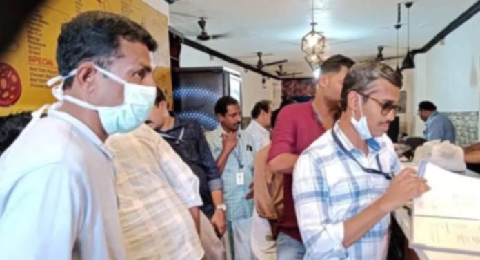 ഭക്ഷ്യ സുരക്ഷാ വകുപ്പും ആരോഗ്യ വകുപ്പും ചേർന്ന് അടൂർ നഗരത്തിലെ കടകളില് പരിശോധന നടത്തി ഭക്ഷ്യ സുരക്ഷാ വകുപ്പും ആരോഗ്യ വകുപ്പും ചേർന്ന് അടൂർ നഗരത്തിലെ കടകളില് പരിശോധന നടത്തി