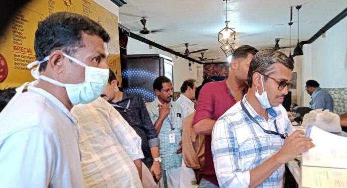 ഭക്ഷ്യസുരക്ഷാ പരിശോധന : 48 സ്ഥാപനങ്ങള്ക്ക് നോട്ടീസ് – പേര് ഞങ്ങള് പറയൂല്ല ഭക്ഷ്യസുരക്ഷാ പരിശോധന : 48 സ്ഥാപനങ്ങള്ക്ക് നോട്ടീസ് – പേര് ഞങ്ങള് പറയൂല്ല