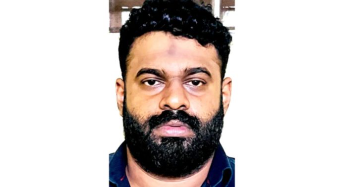 മത്സ്യവ്യാപാരത്തിലൂടെ ലാഭമുണ്ടാക്കാമെന്നു വിശ്വസിപ്പിച്ച് തട്ടിപ്പ് ; പ്രതികളിലൊരാള് ഇലവുംതിട്ട പോലീസിന്റെ പിടിയില് മത്സ്യവ്യാപാരത്തിലൂടെ ലാഭമുണ്ടാക്കാമെന്നു വിശ്വസിപ്പിച്ച് തട്ടിപ്പ് ; പ്രതികളിലൊരാള് ഇലവുംതിട്ട പോലീസിന്റെ പിടിയില്